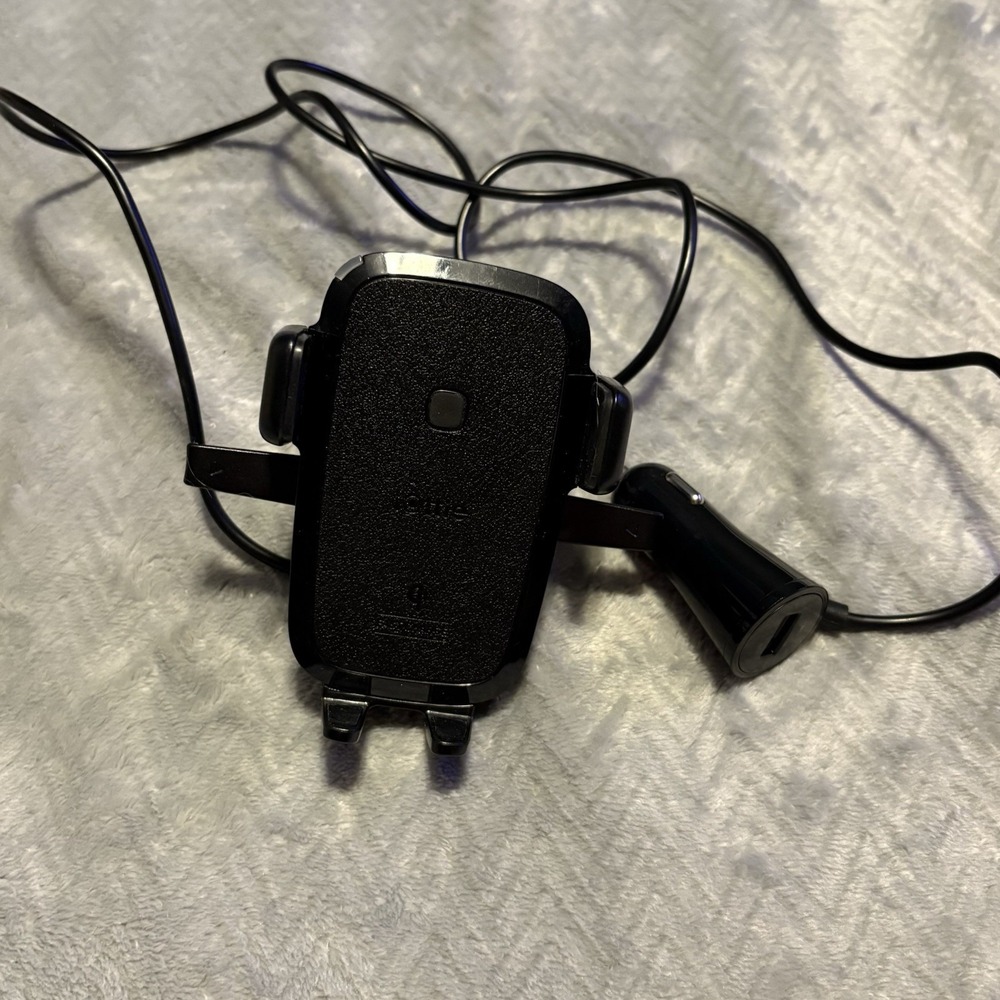iottie Cell Phone Car Holder And Fast Charger